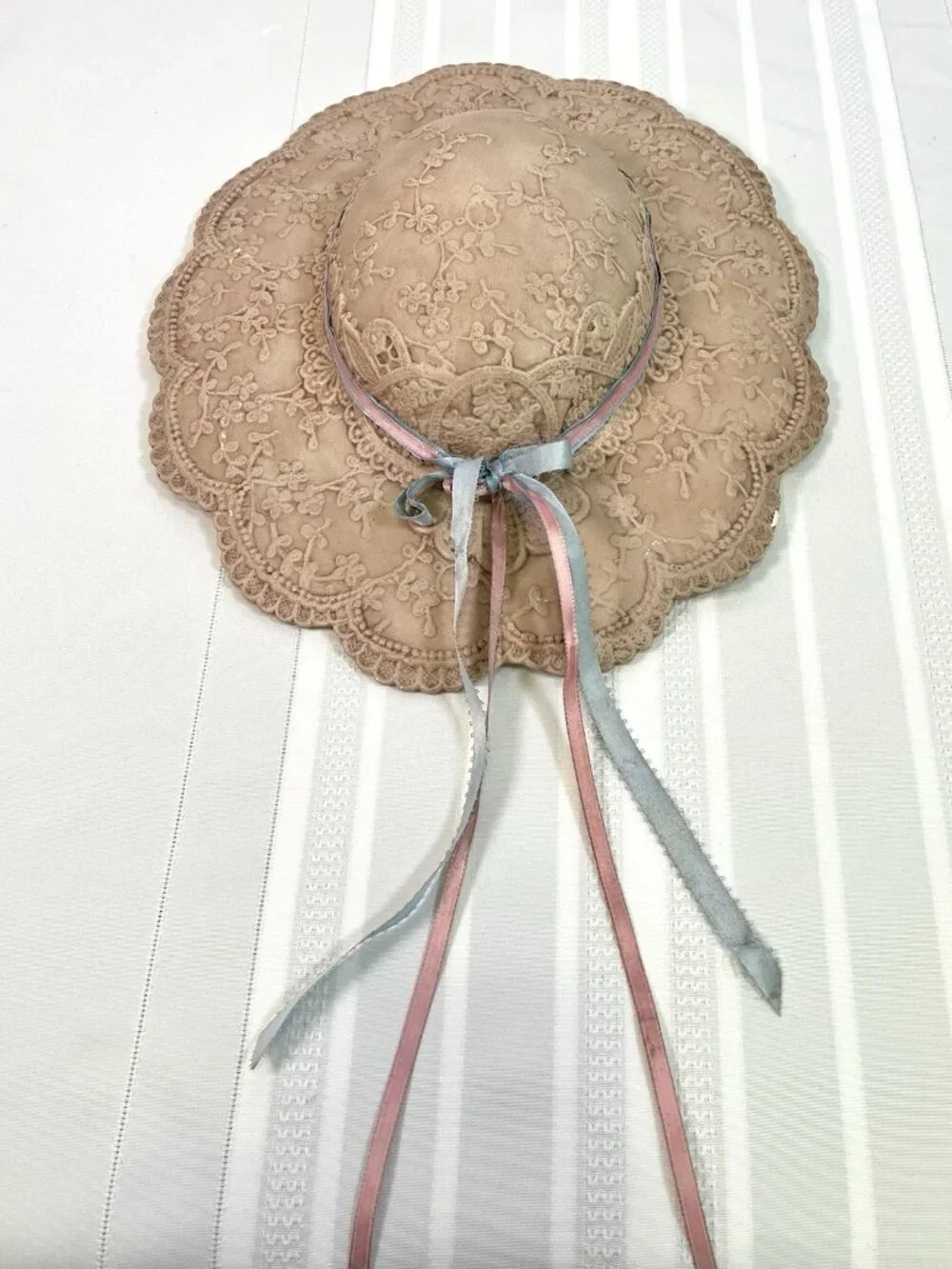 VTG Lace Bonnet Wall Pocket Cottagecore Victorian Nursery Chalkware Decor Boho